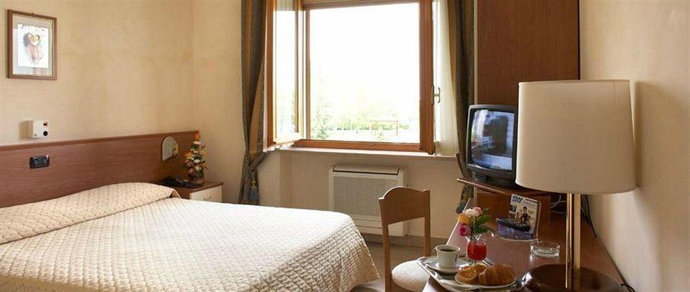 Lo Scoiattolo Piedmont Bike Hotel Pralormo Εξωτερικό φωτογραφία